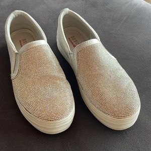 💕Rhinestone Memory Foam Skechers! Excellent condition! Size USA 8